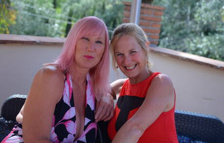 TAC Amateurs are pleased to offer you xxx photos featuring Molly Milf in girl on girl fantasies